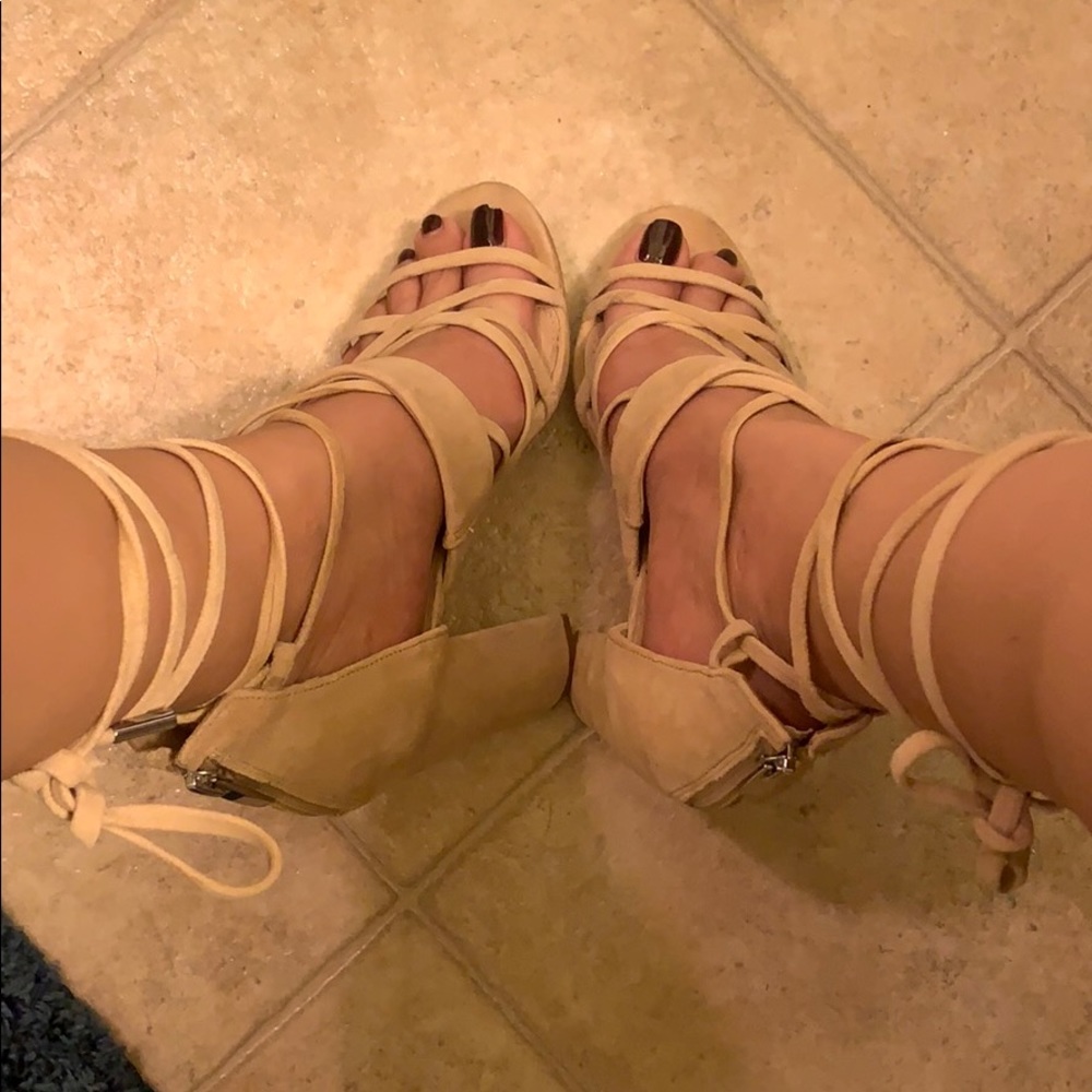 Guess Wrap up Heels 👠